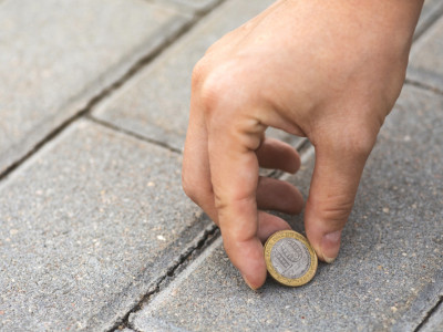 Эти вещи заберут у вас счастье, если поднять их на улице