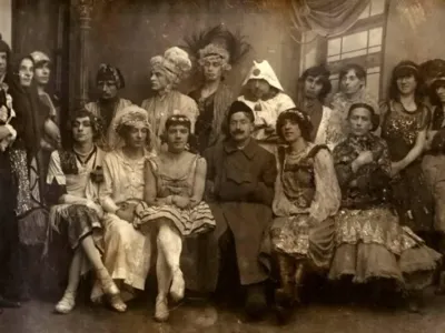 Зачем 400 лет мальчики носили девчачьи платья?