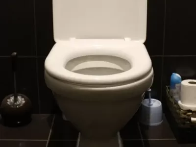 Рабочий метод бабушки: прочистка канализации горячим уксусом