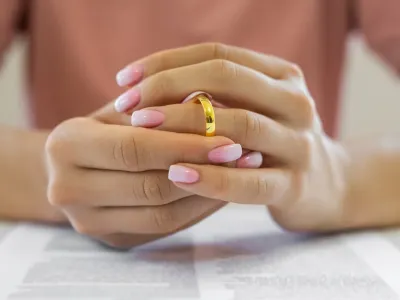 Как фамилия бывшего мужа продолжает влиять на женщину