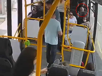 В Москве пассажир автобуса нашел полмиллиона рублей в спинке кресла и оставил их себе