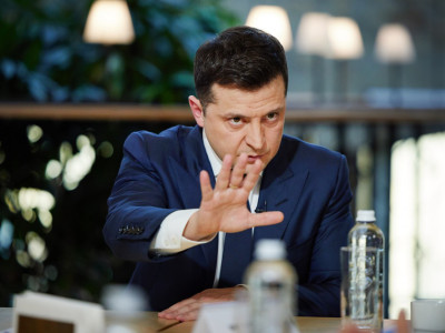 Зеленский попал в скандал с бутылкой: в ЕС уже обсуждают конфуз