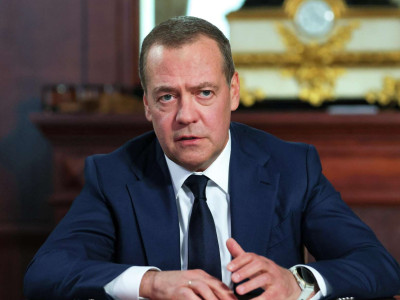 Запад творит произвол, Россия вправе атаковать любое торговое судно вражеских стран - Медведев