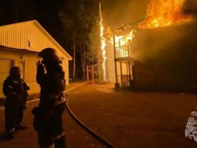 В Ленинградской области из горящего лагеря эвакуировали более ста детей