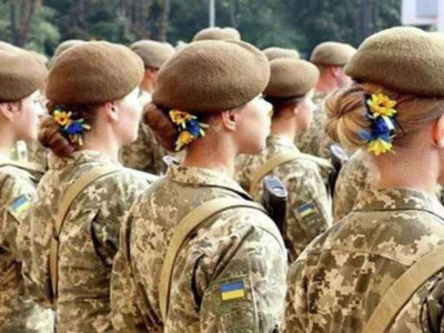 "Женщин — в окопы": ВСУ начали отправлять украинок на позиции пограничных отрядов