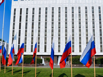 Посольство России высказалось о ссоре США с Москвой и Пекином