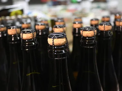 За девять месяцев продажи слабоалкогольной продукции в России упали на 58%