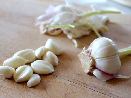 Что сделает с телом ежедневный чеснок натощак