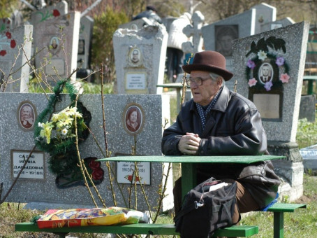 Дурной знак: какой запрет церкви все нарушают на могилах