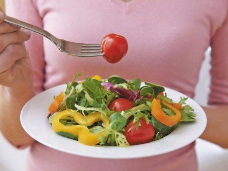 Тайная угроза на тарелке: какие привычные продукты могут приближать рак