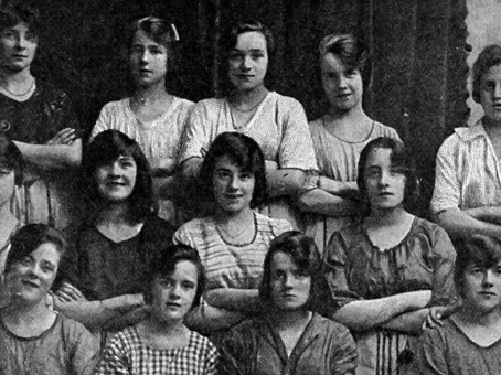 Тайна этого снимка, сделанного в 1900 году, пугает и сегодня