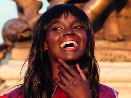 Из-за внешности над ней глумились все: как девушка ответила