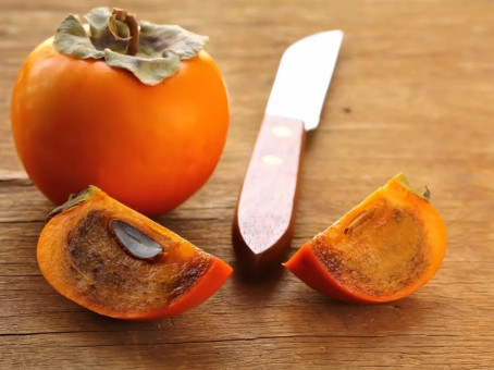 Хурма полезнее яблока: против каких заболеваний она нужна