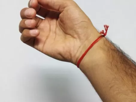 Почему православным нельзя носить красную нить на запястье