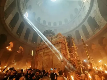 Священник раскрыл тайну схождения Благодатного огня