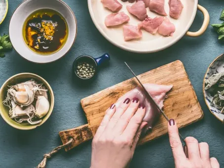 Неправильно приготовленная курица способна привести к параличу