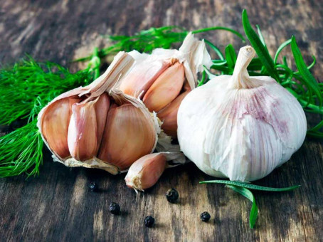 Чеснок губительно действует на клетки рака: как правильно есть