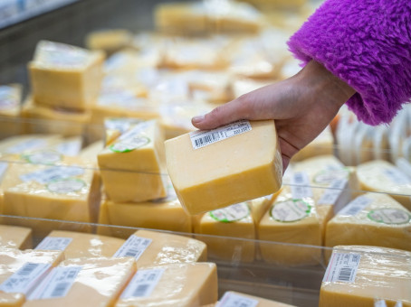 Как отличить настоящий сыр от подделки: самый простой способ