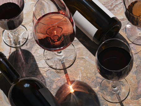 Медики рассказали, почему вино стоит пить как можно чаще