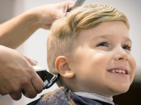 Почему родителям нельзя стричь своих детей?