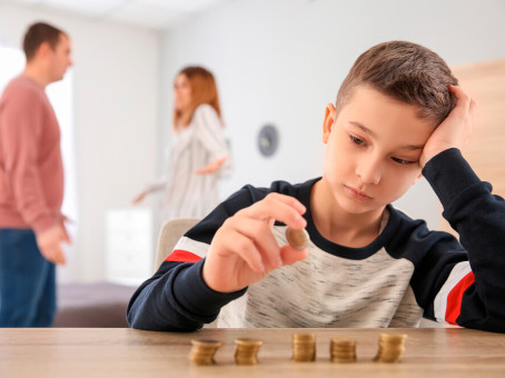 Как подать на алименты, находясь в браке, без развода