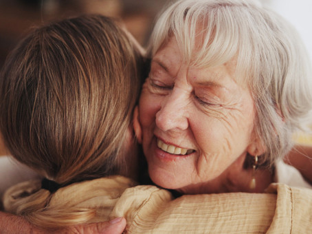 Мать всю жизнь считала дочь умершей: встретились 69 лет спустя