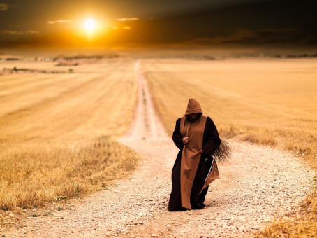 Тайна «светящегося монаха»: кем он был на самом деле