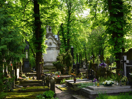 Почему нельзя ходить на кладбище в воскресенье?