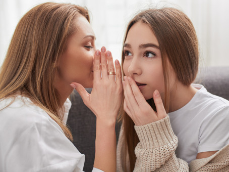 Эти знаки Зодиака не умеют хранить секреты: не доверяйте им