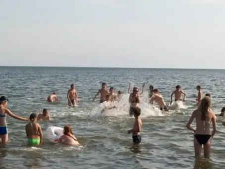 Люди наслаждались отдыхом на пляже, как вдруг он стал похож на ад