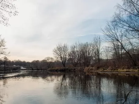 Обнаружив у реки эту находку, рыбак тут же позвонил в милицию