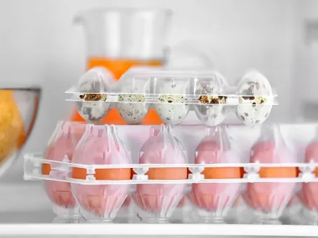 Только не в дверце холодильника: как правильно хранить яйца