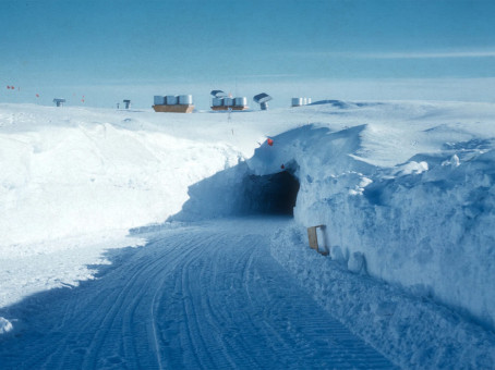 Зачем США прорубили секретную военную базу подо льдом Гренландии