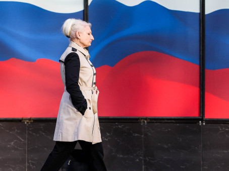 Какие льготы положены  женщинам с 54 лет и мужчинам с 59