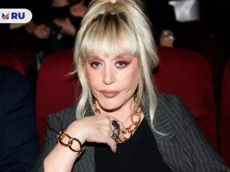 Внук Пугачёвой прилетел к бабушке из-за проблем с деньгами