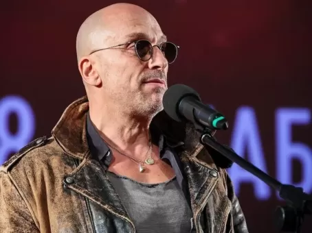 Нагиев резко ответил журналистке на вопрос о дубайском жилье