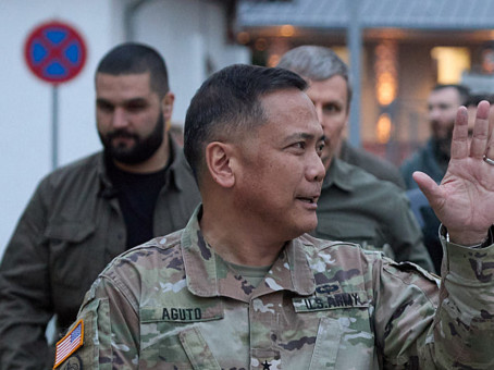 Странное поведение генерала США в Киеве: правда вышла