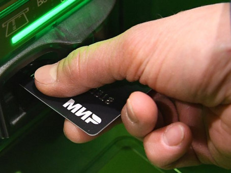 Сколько денег можно хранить на зарплатной карте