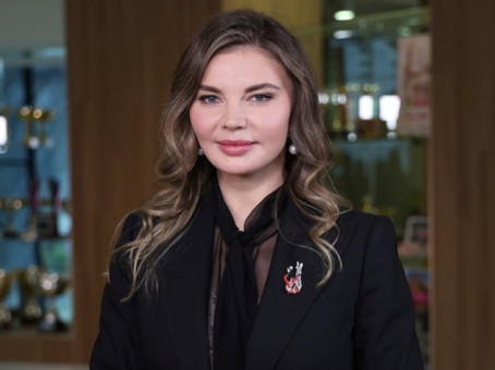 Волна обсуждений: Кабаева появилась с любимым всей РФ мужчиной