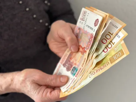 Плюс 2000 рублей к пенсии: какой стаж нужен для прибавки