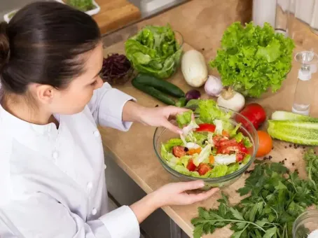 Названа зелень, полностью убивающая запах изо рта