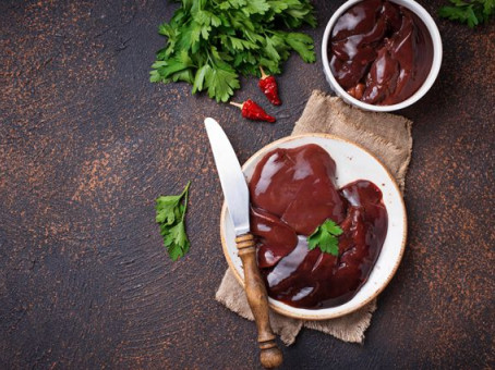 10 продуктов, которые сгущают кровь — а люди не замечают