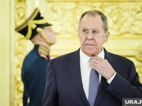 «Достанут оружие»: Лавров выгнал журналиста со своего выступления