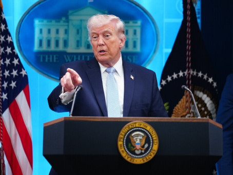 «Сядьте и расслабьтесь»: Трамп заговорил после новых ударов