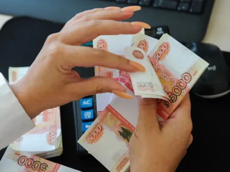 Новая выплата и блокировка счетов: что ждет россиян в июне