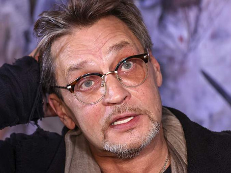 Она младше на 22 года: Домогаров подтвердил свой новый роман