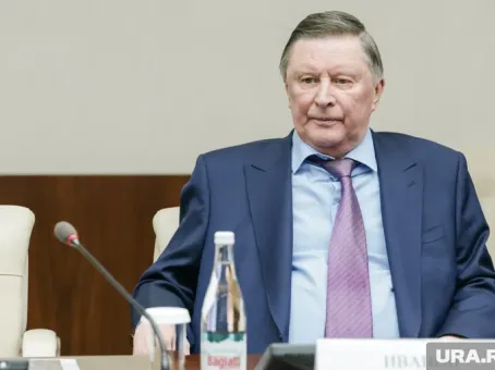 Вот кого заметили на прощании с экс-министром обороны Ивановым