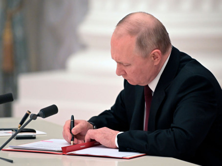 Путин подписал указ о передаче доли кипрской Capefar Limited "Усть-Луга Ойл"