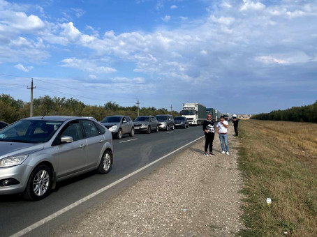 Политолог Мендкович объяснил запрет на въезд автомобилей из России в Казахстан