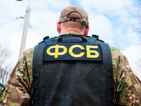 В Крыму задержали женщину, заложившую взрывчатку для подрыва авто военного
